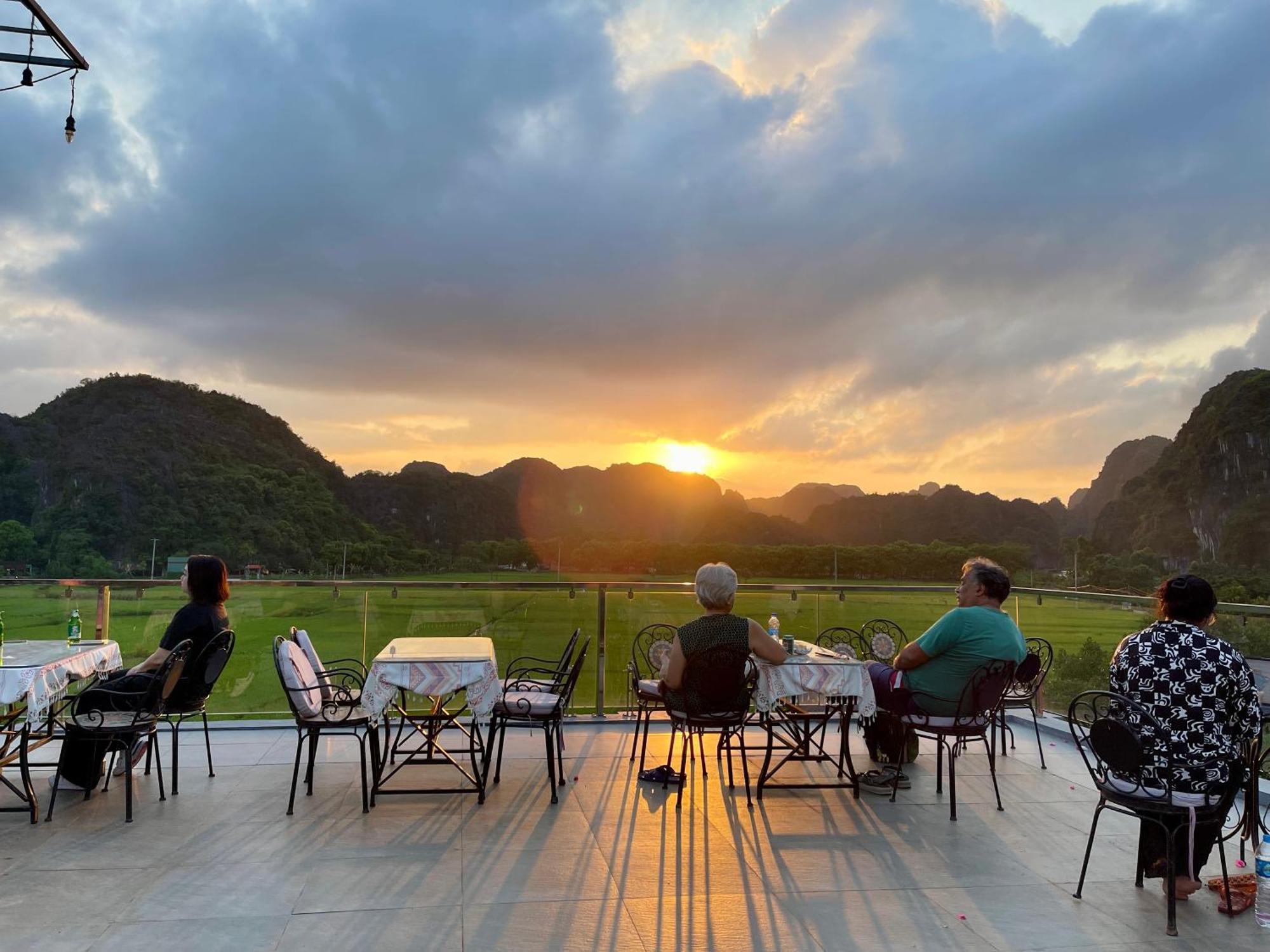 Liberty Hall Tam Coc Hotel & Villa Ниньбинь Экстерьер фото